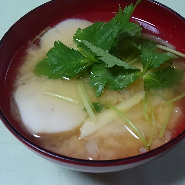 里芋と玉ねぎと三つ葉の味噌汁 レシピ 作り方 By ミニー7015 楽天レシピ 里芋と玉ねぎと三つ葉の味噌汁 レシピ 作り方 By ミニー7015 楽天レシピ